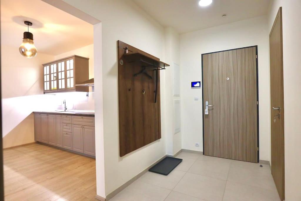 Modern Apartment • Garden • Near The City Center Praha Eksteriør bilde