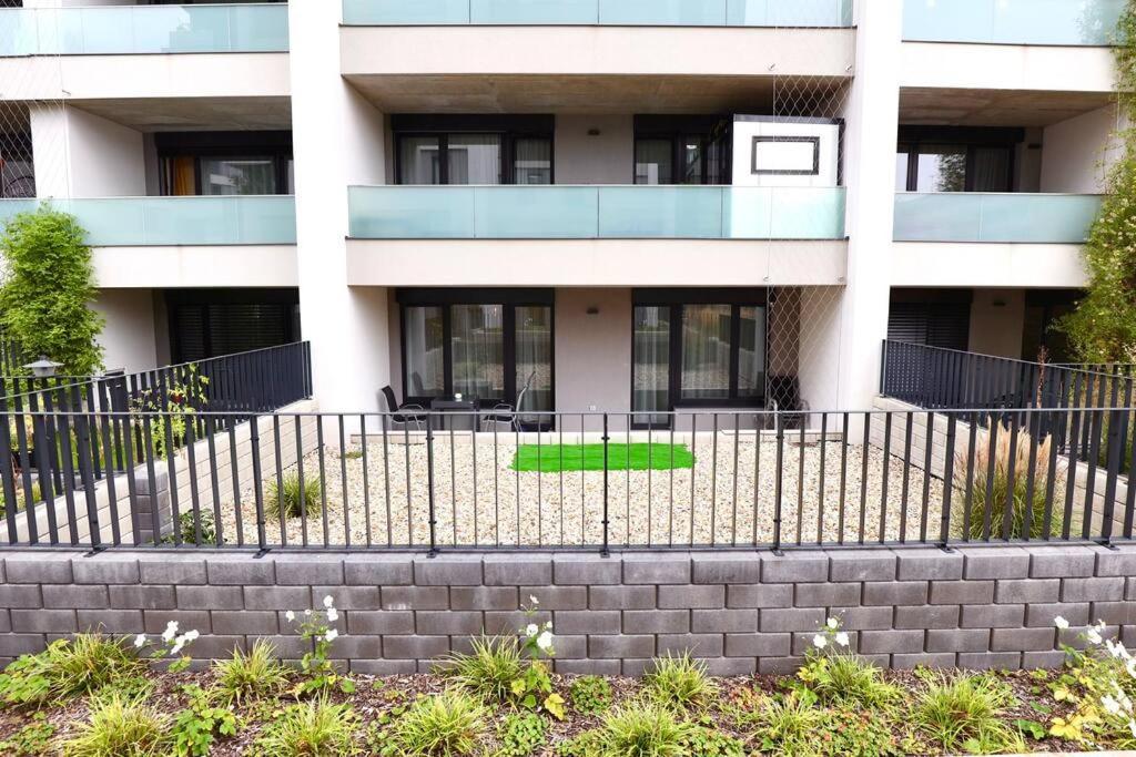 Modern Apartment • Garden • Near The City Center Praha Eksteriør bilde