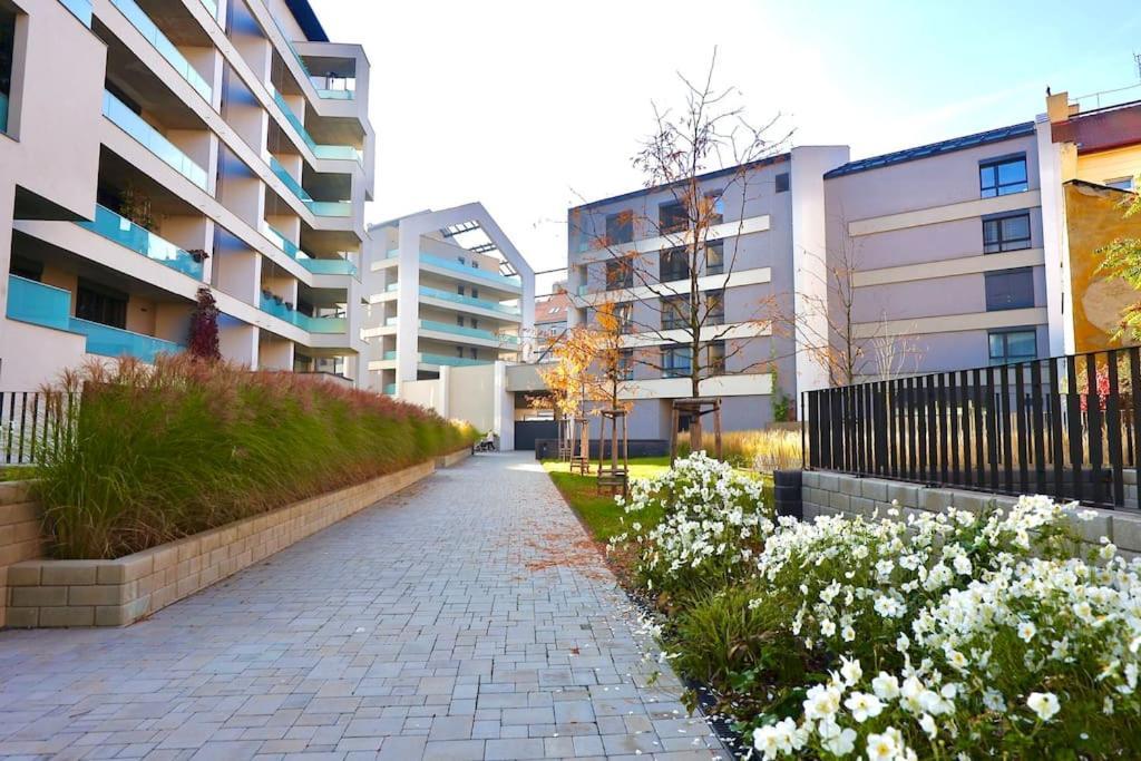 Modern Apartment • Garden • Near The City Center Praha Eksteriør bilde
